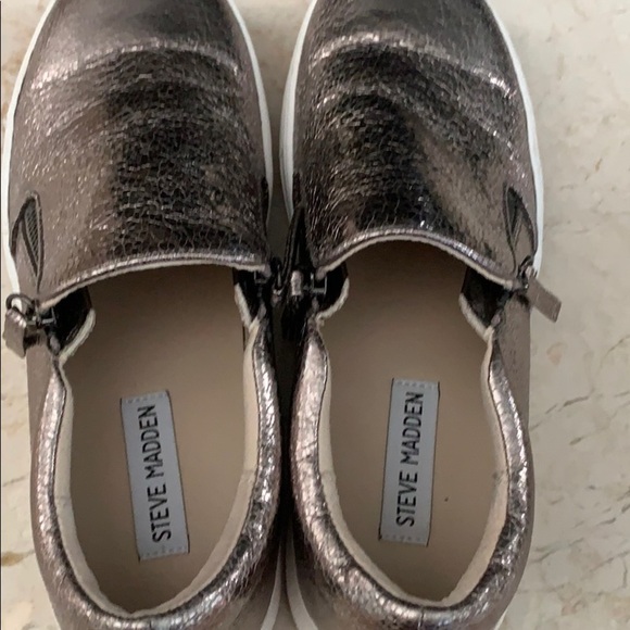 Steve Madden Glaammar Metallic Platform Sneakers - Picture 5 of 7